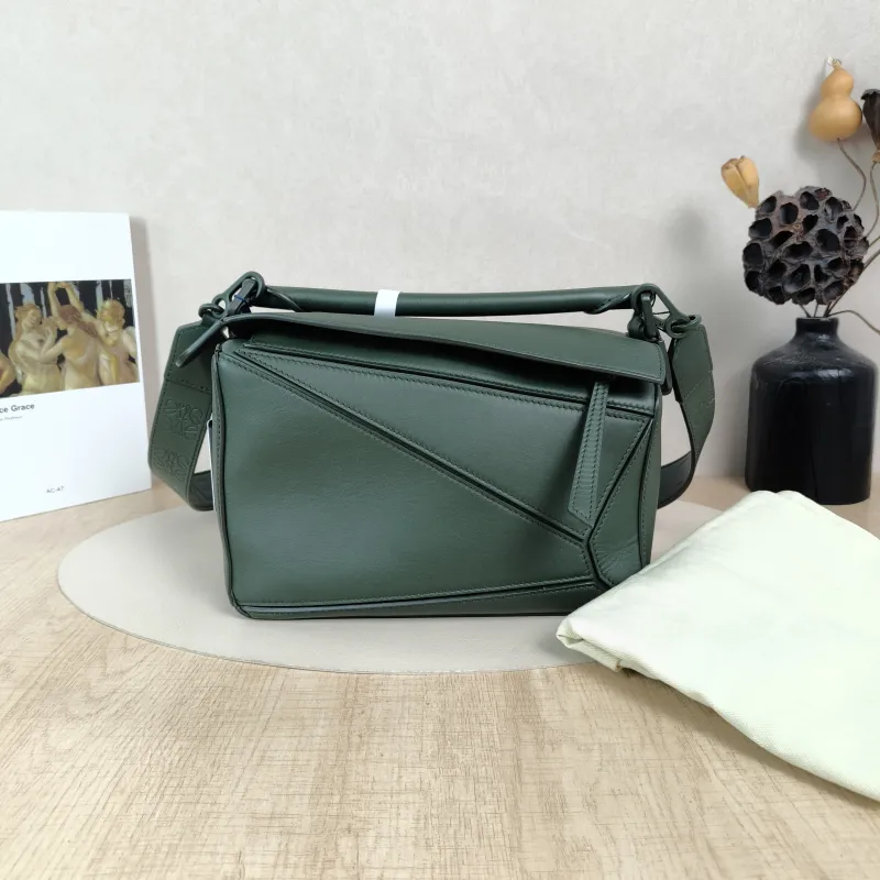 LOEWE Crossbody Bag Puzzle Green CC alfskin Small24 × 10.5 × 16.5 cm — detail view 5 of 13