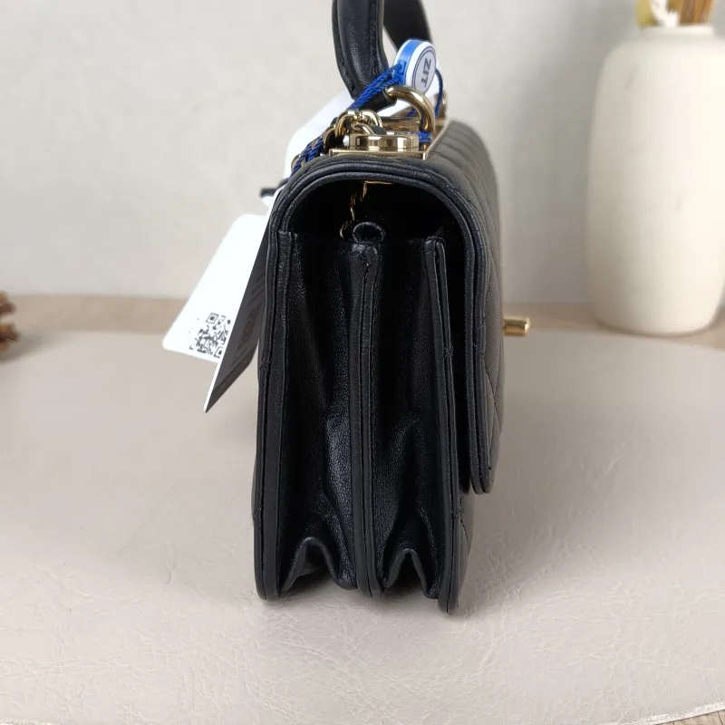 Chanel Crossbody Bag trendy cc woc Black Lambskinmini19.2 × 3.5 × 12.3 cm — detail view 12 of 14