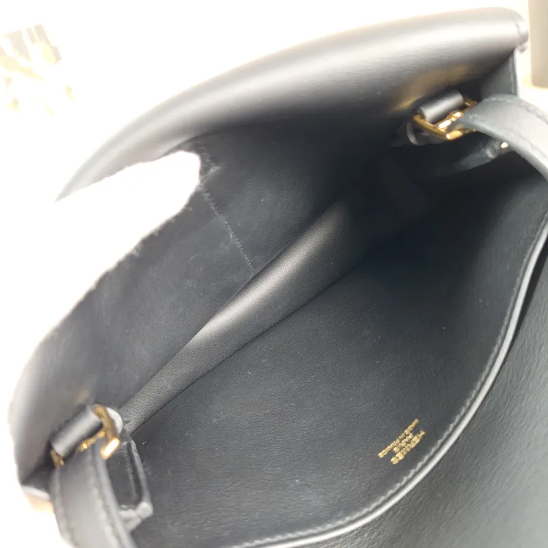 Hermès Crossbody Bag Halzan Black Swift Calfskinmini22 × 6.5 × 15 cm — detail view 2 of 13