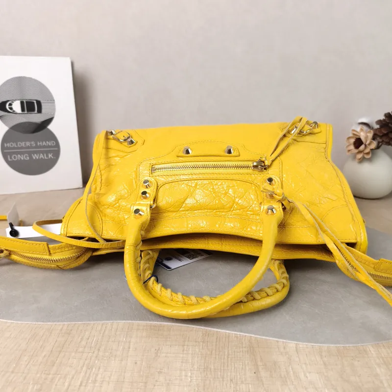 BALENCIAGA Crossbody Bag Classic City Yellow Lambskin Small 30 × 10 × 21 cm — detail view 1 of 12