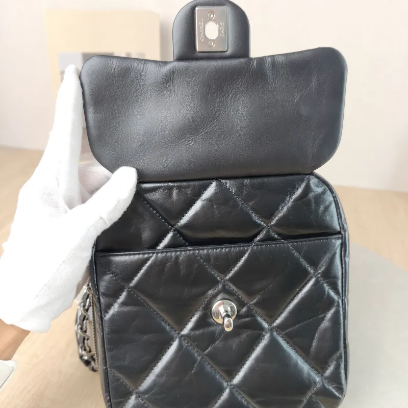 Chanel Crossbody Bag Camera Bag Black Waxed Leather 16.5 × 8.5 × 18 cm 28 — detail view 9 of 12