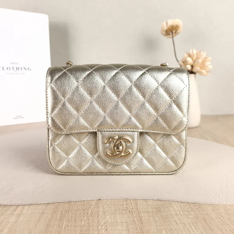 Chanel Crossbody Bag c Grained Calfskin Mini 17 × 8 × 13.5 cm