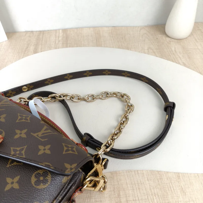 Louis Vuitton Crossbody Bag Pochette Métis East West Monogram PVC Small21.5 × 6 × 13.5 cm — detail view 3 of 18