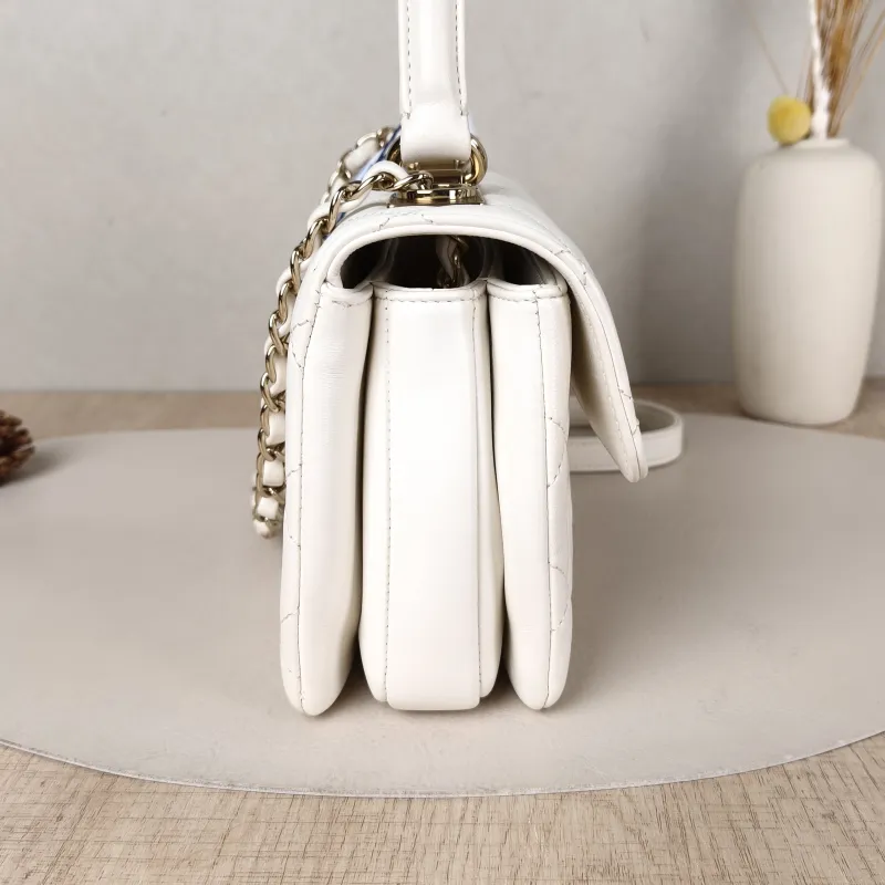 Chanel Crossbody Bag Trendy CC White Lambskinmini19.5 × 8 × 14.5 cm — detail view 15 of 17