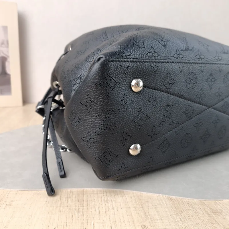 Louis Vuitton Crossbody Bag BELLA TOTE Black Calfskin One Size 32 × 13 × 23 cm — detail view 4 of 14