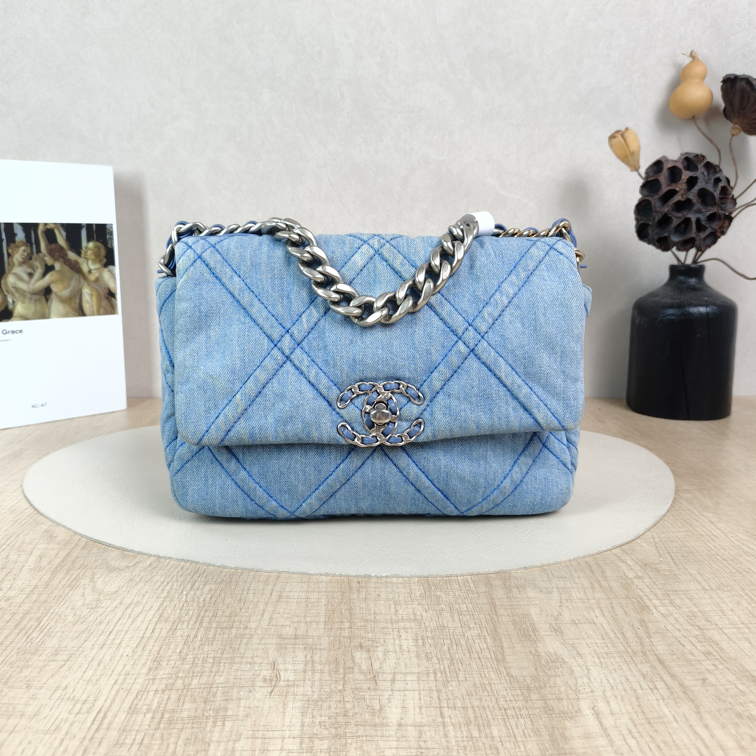 Chanel Crossbody Bag19Bag Blue Small26 × 9 × 16 cm