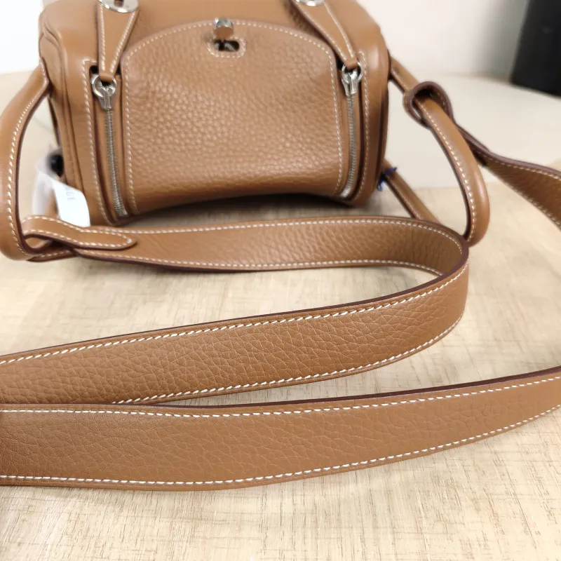 Hermès Crossbody Bag Lindy Mini 19 37 Brown TC Calfskin Mini 19 × 9.5 × 13 cm K — detail view 6 of 13