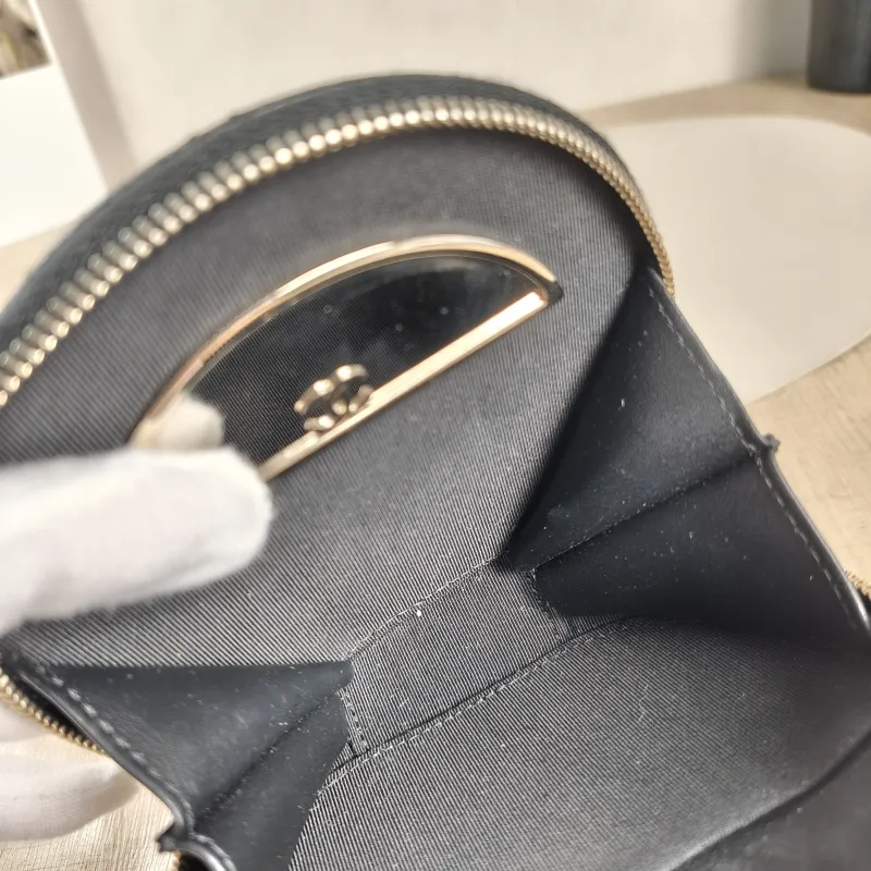 Chanel Crossbody Bag Crossbody Bag Black Grained Calfskin 12 × 5.5 × 11 cm 31 — detail view 9 of 12
