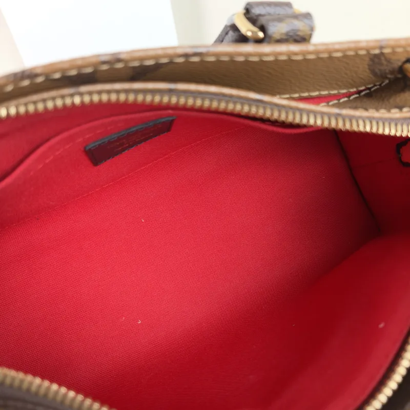 Louis Vuitton Crossbody Bag Onthego East West Two Straps Monogram PVC Small 25 × 10 × 13 cm — detail view 5 of 10