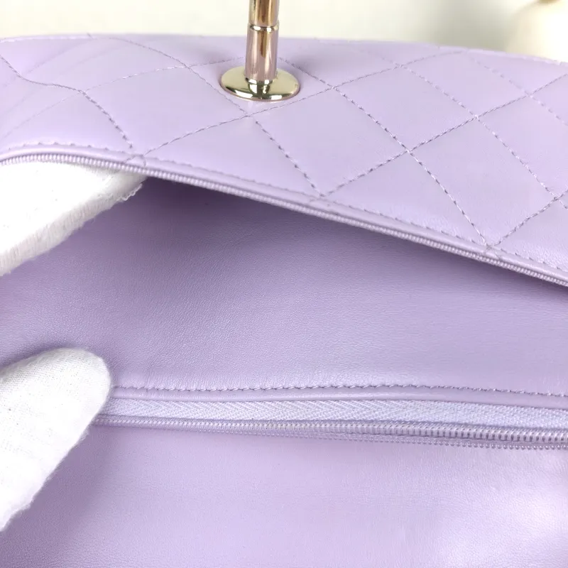 Chanel Crossbody Bag woc Lambskin One Size19 × 4 × 12.5 cm — detail view 10 of 14