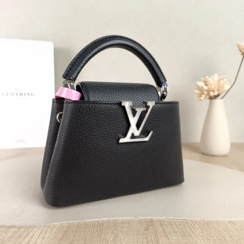 Louis Vuitton Shoulder Bag Capucines Black Calfskin Mini 21 × 8 × 14 cm — cover view 2 of 5