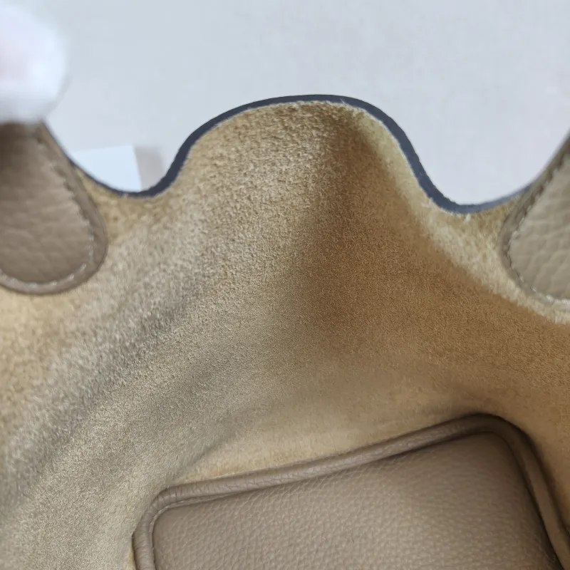Hermès Top Handle Bag Picotin Lock 18 18 S2 TC Calfskin Small 18 × 13 × 18 cm B — detail view 7 of 8