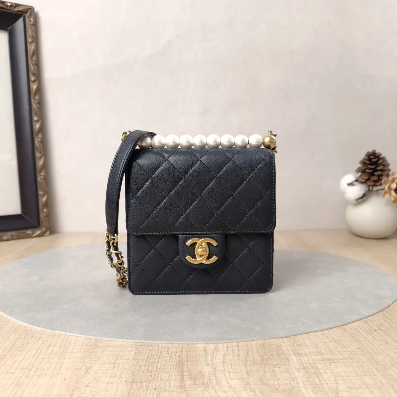 Chanel Crossbody Bag Crossbody Bag Black Calfskin15.5 × 5 × 15 cm