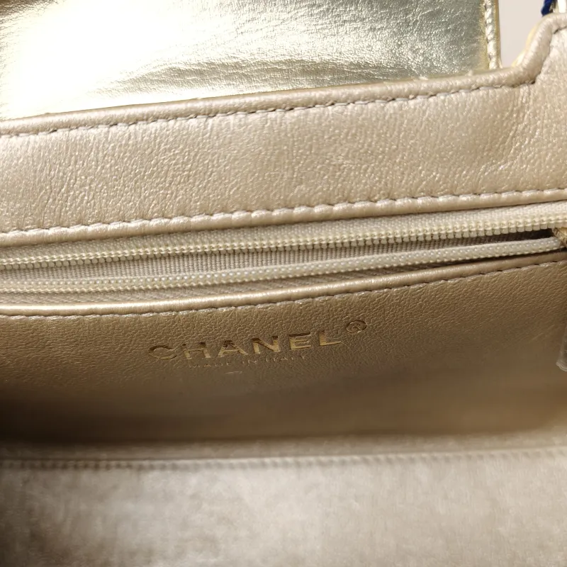 Chanel Crossbody Bag Kelly Gold Lambskin19 × 7 × 13 cm — detail view 2 of 16