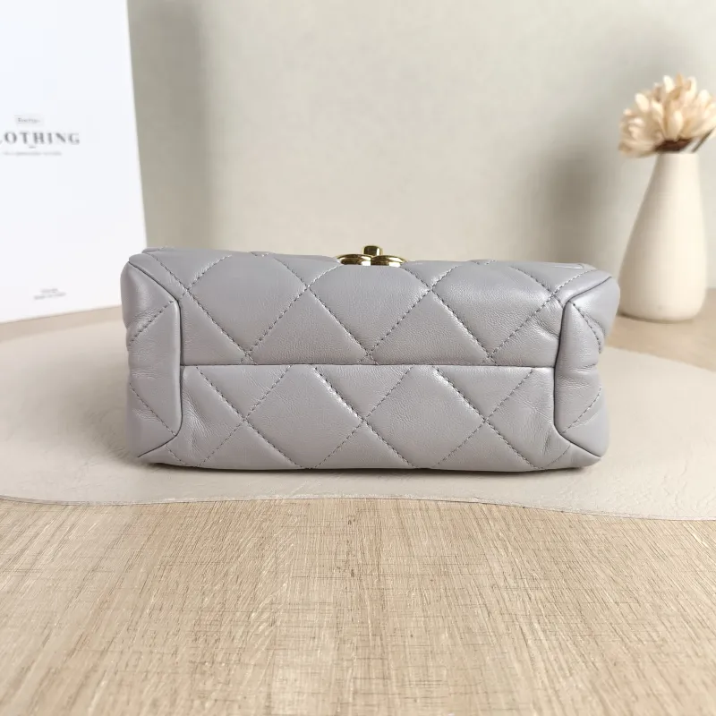 Chanel Crossbody Bag Grey Lambskin One Size 20 × 9 × 13.5 cm — cover view 5 of 5