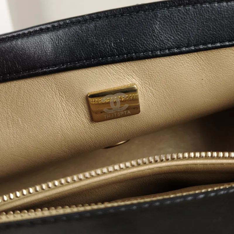 Chanel Crossbody Bag c mini Black Lambskin mini20 × 6 × 12 cm — detail view 7 of 12