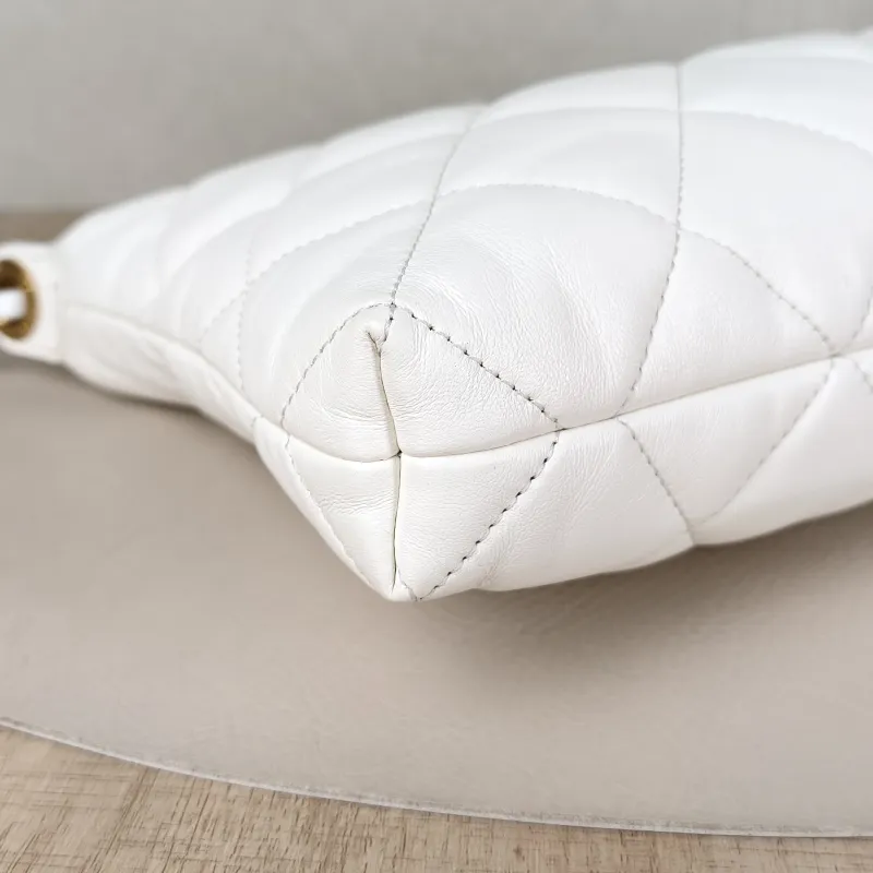Chanel Shoulder Bag25s hobo White Lambskin Large32 × 6 × 20 cm — detail view 3 of 12