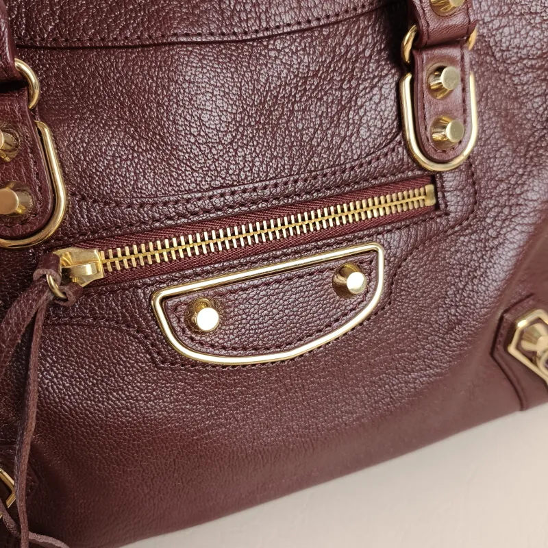 BALENCIAGA Crossbody Bag Classic City Red Lambskin Small30 × 10 × 21 cm — detail view 11 of 12