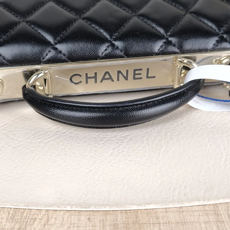Chanel Crossbody Bag trendy cc woc Black Lambskin Mini 19.2 × 3.5 × 12.3 cm — detail view 1 of 13