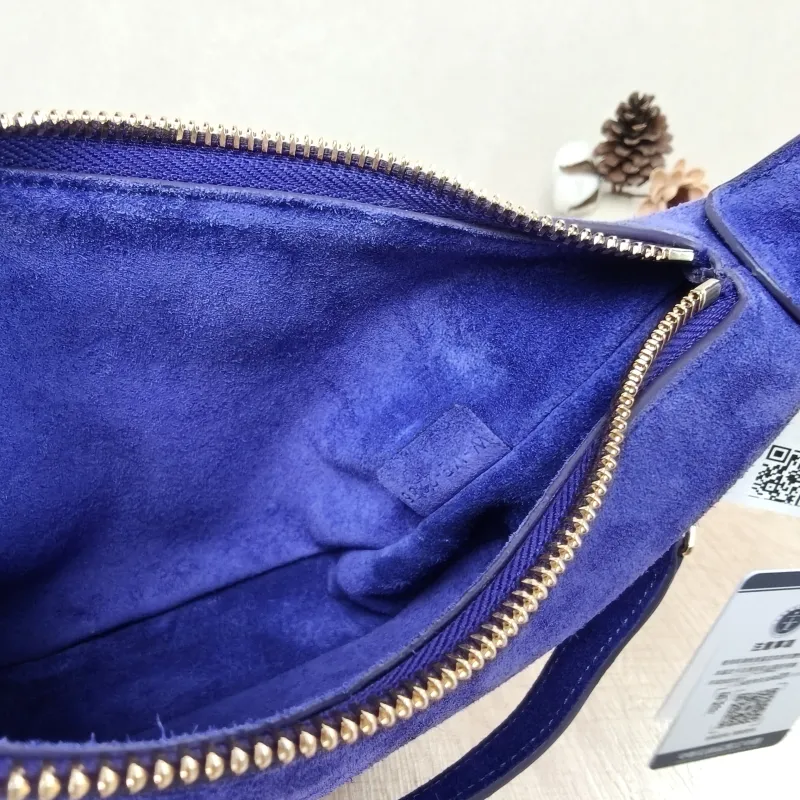 CELINE Crossbody Bag TEEN LULU hobo Calfskin Small21 × 5 × 24 cm — detail view 1 of 17