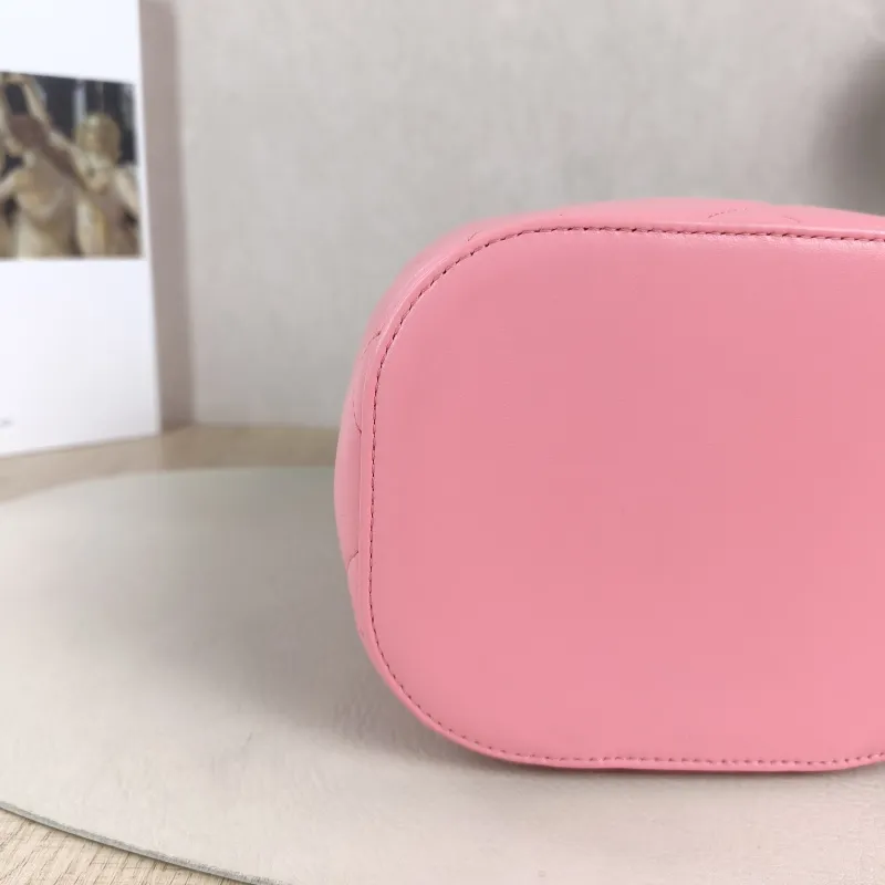 Chanel Crossbody Bag Trendy cc Crossbody Bag Pink Lambskin One Size15.5 × 12 × 16 cm — detail view 3 of 12