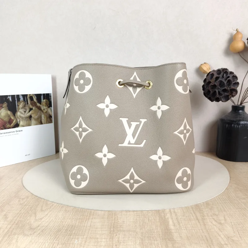 Louis Vuitton Shoulder Bag NÉONOÉ Bucket Bag · White Empreinte Embossed Calfskin Medium 26 × 17.5 × 26 cm — cover view 2 of 5
