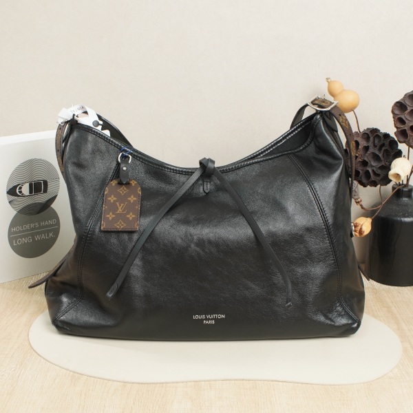 Louis Vuitton Carryall Vibe Medium Black Calfskin Microchip Edition · Inner Pouch · 39 × 15 × 30 cm Leather Tag