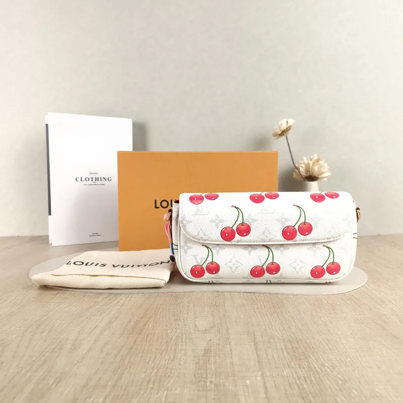 Louis Vuitton Crossbody Bag IVY White · PVC Small 23.5 × 4.3 × 12 cm — cover view 3 of 6