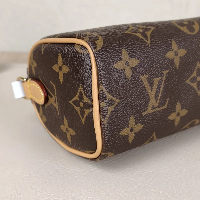 Louis Vuitton Crossbody Bag Speedy Nano Shoulder Strap PV Cnano16 × 7.5 × 10 cm — detail view 10 of 11