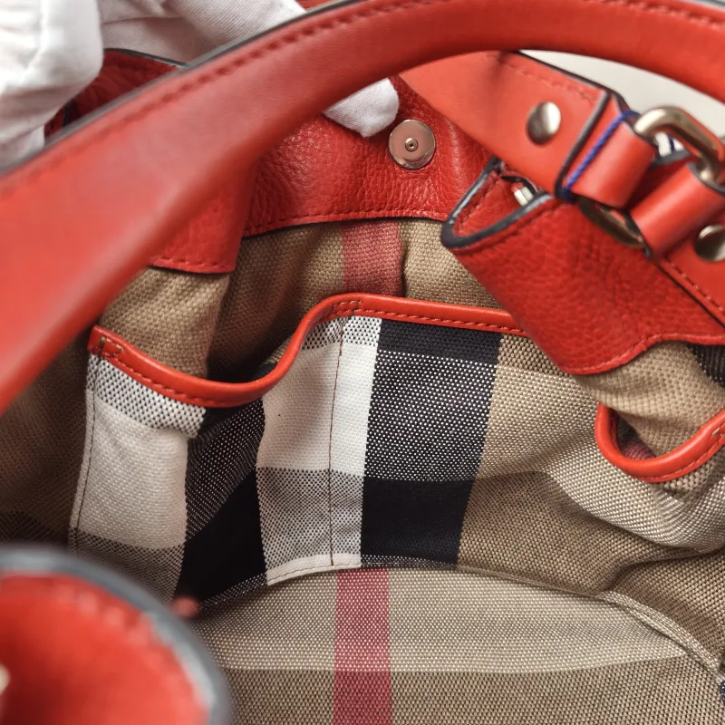 BURBERRY Top Handle Bag Tote Bag Red Calfskin 22 × 11 × 22 cm — detail view 2 of 11