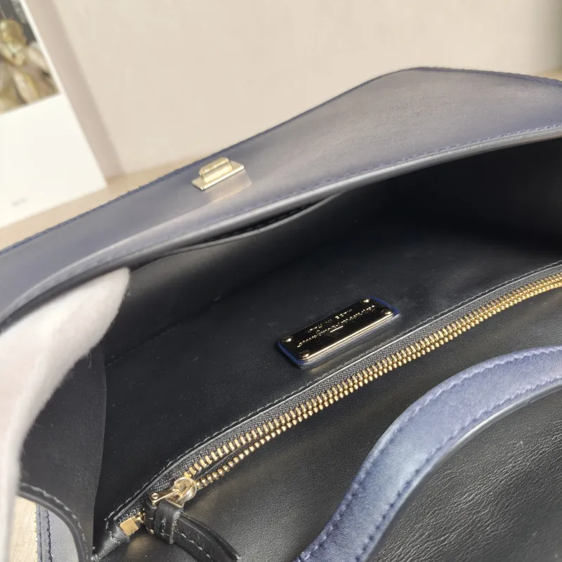FERRAGAMO Shoulder Bag Shoulder Bag Navy Calfskin One Size25 × 9 × 16.5 cm — detail view 12 of 12