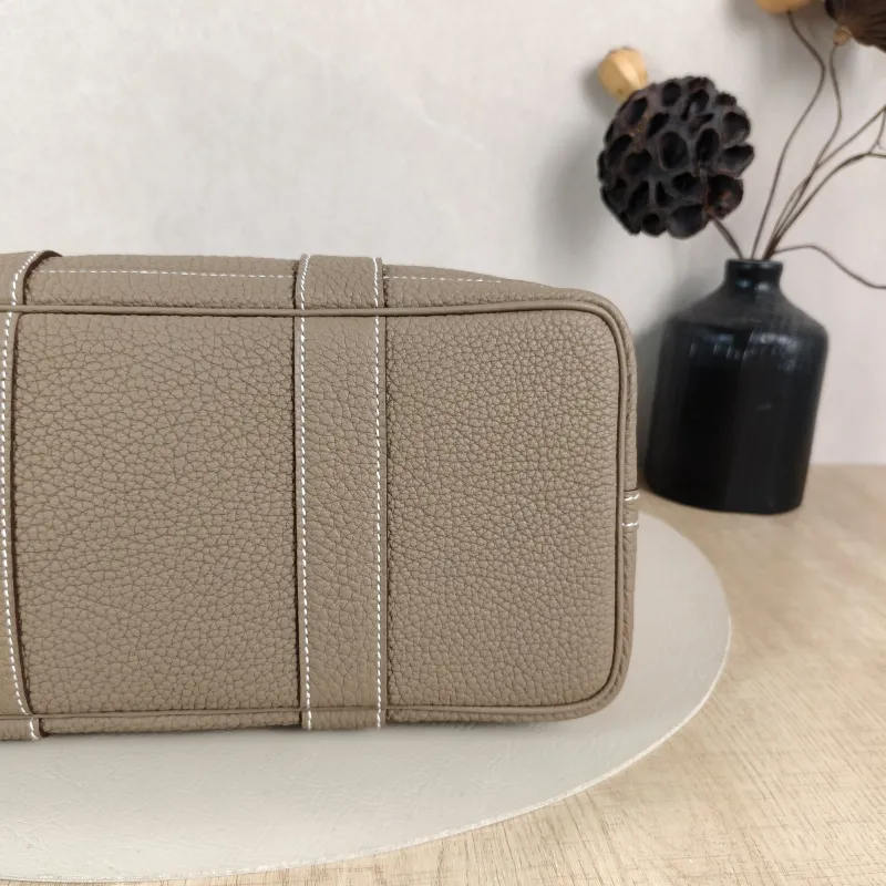 Hermès Top Handle Bag Garden Party 30 30 Negonda Calfskin Medium 30 × 13 × 21 cm G — detail view 5 of 9