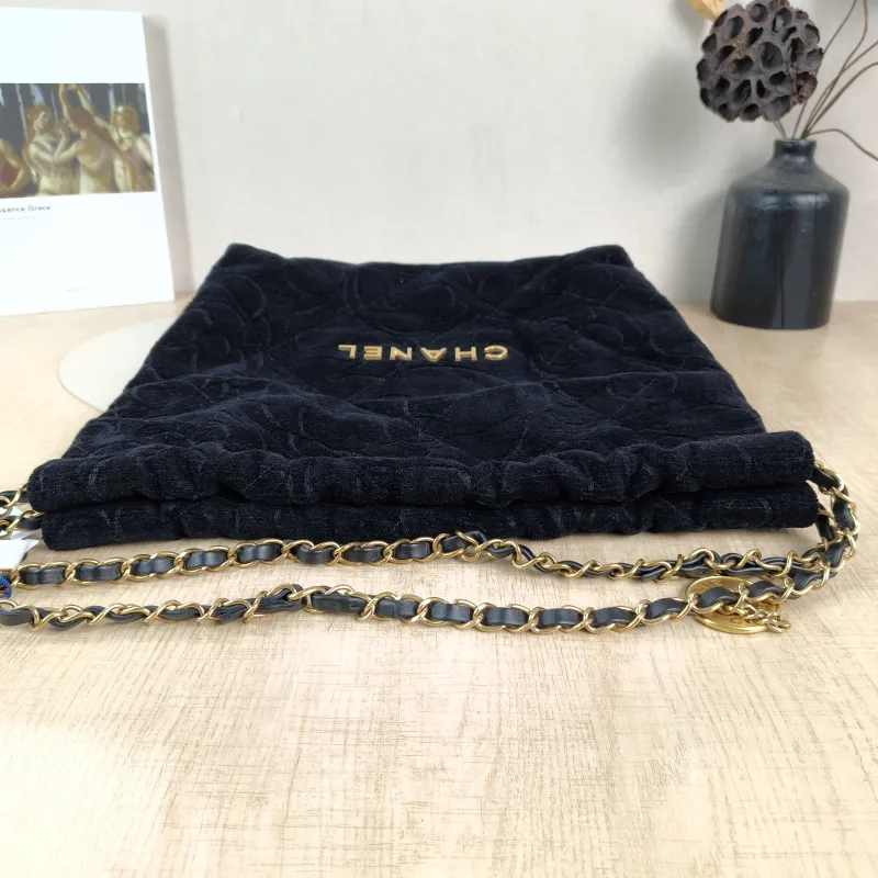 Chanel Shoulder Bag22Bag Black Small35 × 7 × 37 cm — detail view 13 of 13