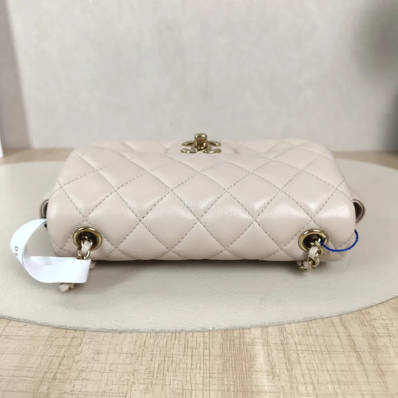 Chanel Crossbody Bag Classic Flap Large Mini CF Mini Collection Crossbody Bag Pink Lambskinmini18 × 5 × 12 cm — detail view 3 of 13