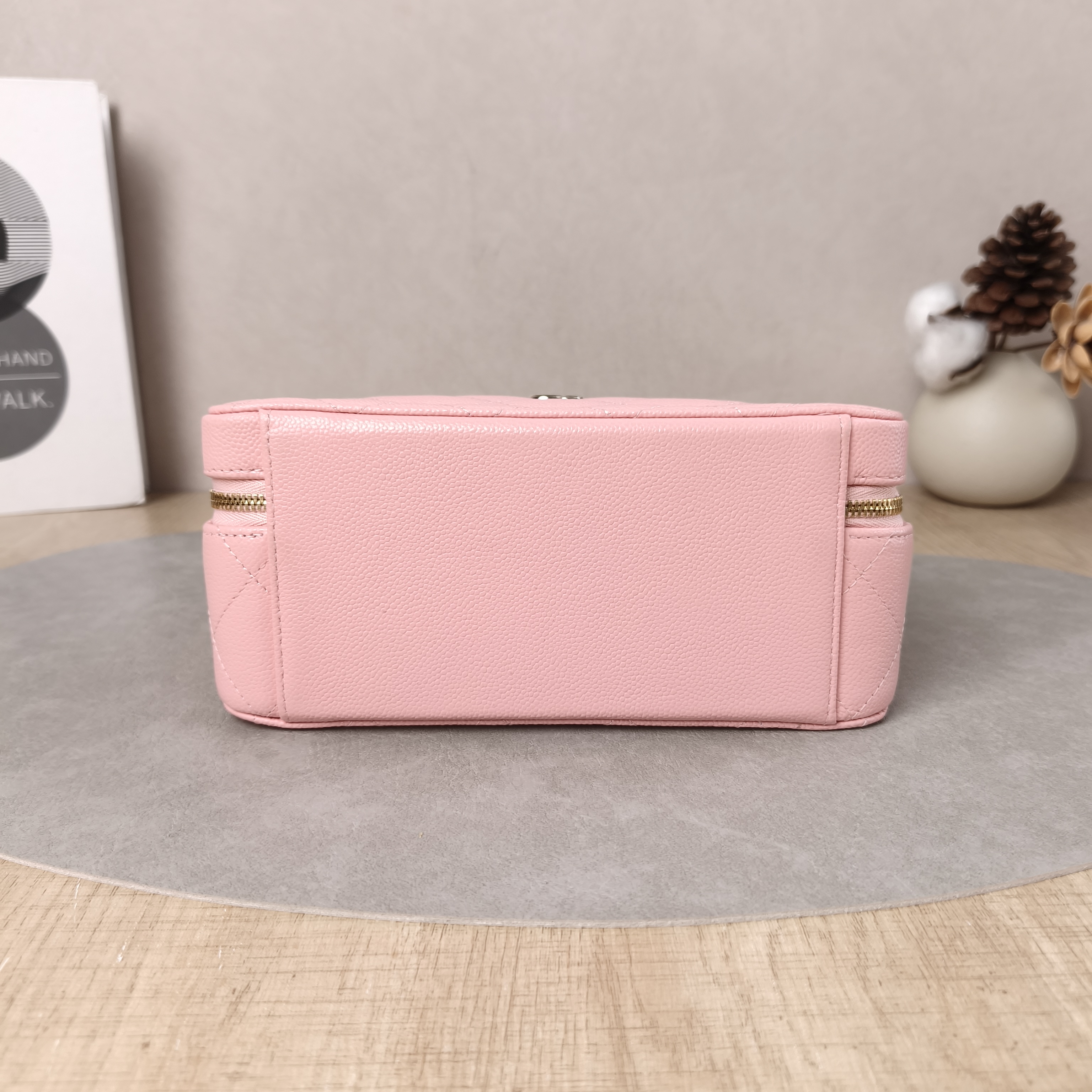 Chanel Crossbody Bag25b Pink Calfskinmini19.5 × 8.5 × 12 cm — cover view 2 of 5