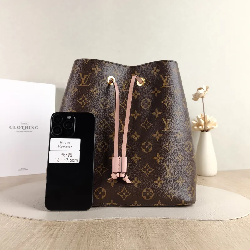Louis Vuitton Shoulder Bag NÉONOÉ Bucket Bag PVC Medium 26 × 17.5 × 26 cm — cover view 3 of 5