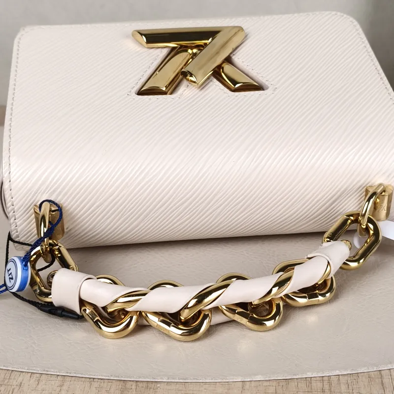 Louis Vuitton Crossbody Bag Twist White Epi Embossed Calfskin Small19 × 9 × 15 cm — detail view 8 of 13