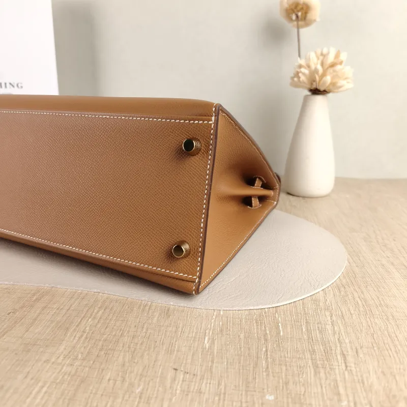 Hermès Shoulder Bag Kelly 32 Gold-Tone Hardware Epsom Calfskin Large 32 × 11 × 23 cm Y — detail view 3 of 10