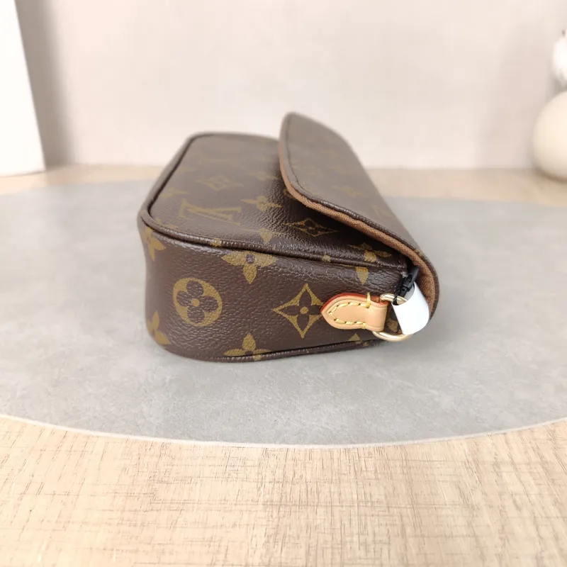 Louis Vuitton Crossbody Bag IVY Monogram PVC Small23.5 × 4.3 × 12 cm — detail view 4 of 12