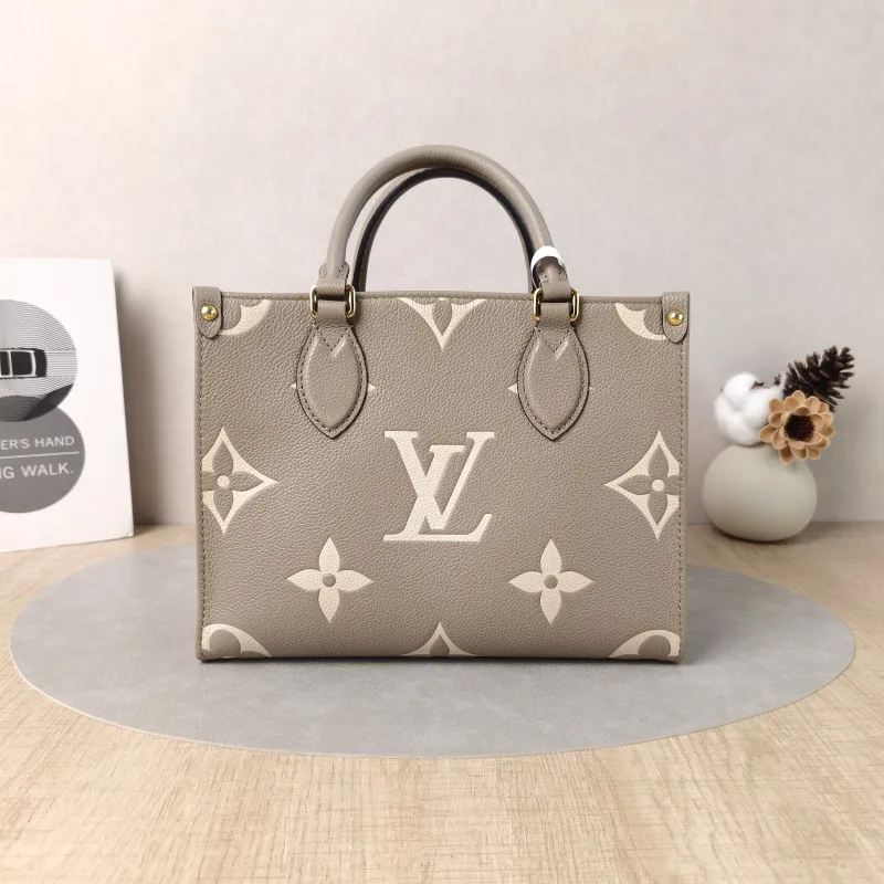 Louis Vuitton Shoulder Bag Onthego · White Empreinte Embossed Calfskin Monogram Small25 × 11.5 × 19 cm