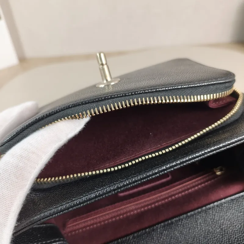 Chanel Crossbody Bag affinity Messenger Bag Black Grained Calfskin Small 19 × 7 × 14 cm 31 — detail view 10 of 14