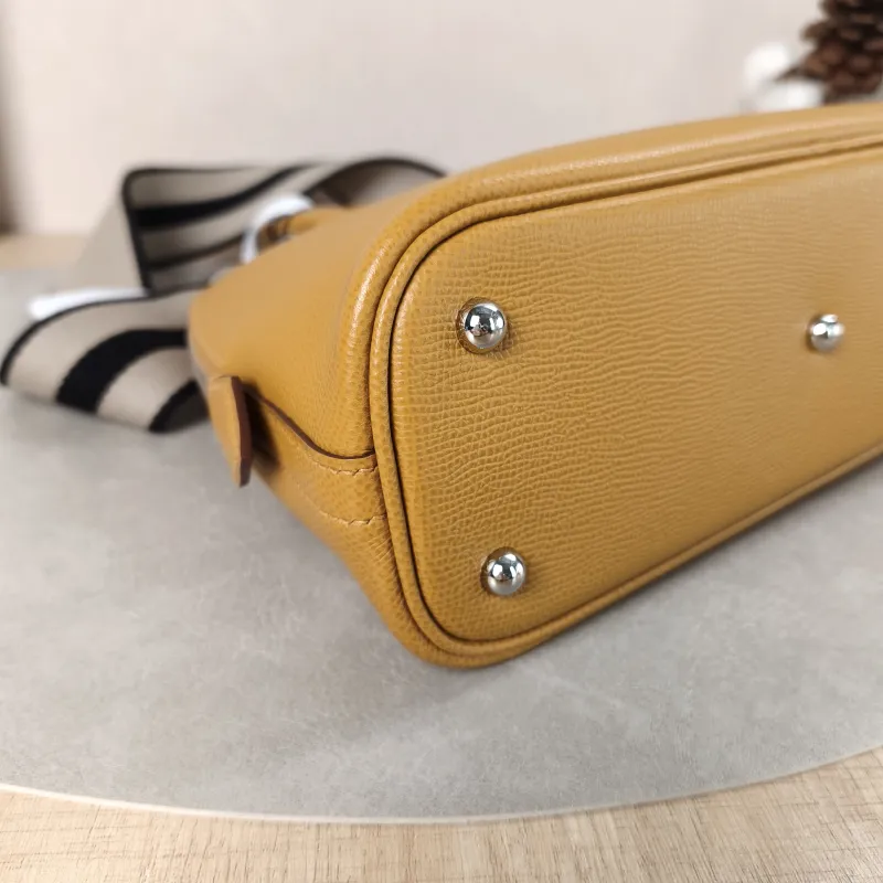 Hermès Crossbody Bag Bolide 1923 Top Handle Bag Epsom Calfskin Small25 × 10.5 × 20 cm — detail view 5 of 13