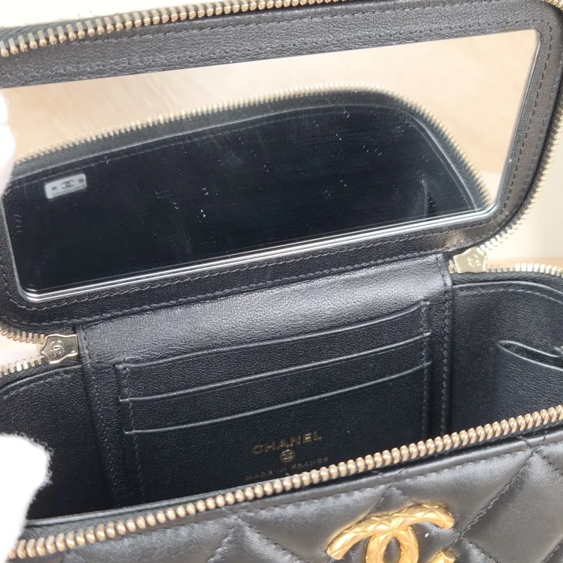 Chanel Crossbody Bag Edition Black Lambskin One Size 17 × 8 × 9.5 cm Conditioned — detail view 9 of 14