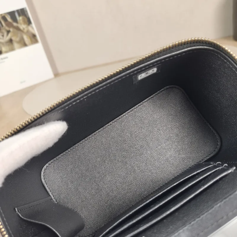 Chanel Crossbody Bag Edition 16 × 8 × 9.5 cm — detail view 9 of 13
