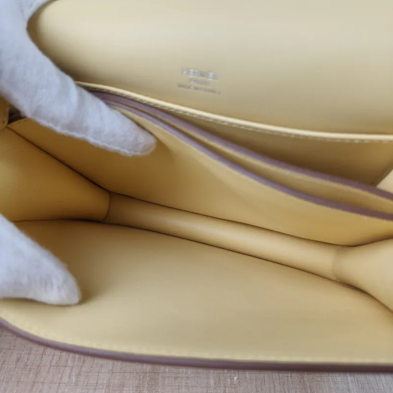Hermès Crossbody Bag Roulis 19 1Z Swift Calfskin Mini 18 × 6 × 15 cm Z — detail view 3 of 15