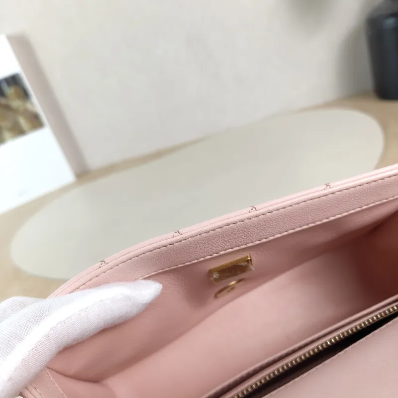 Chanel Crossbody Bag mini Pink Lambskin One Size 20 × 6 × 12 cm — detail view 1 of 14