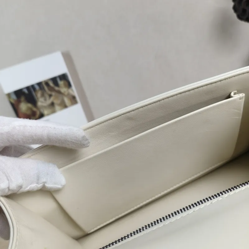 DIOR Crossbody Bag30Montaigne White Lambskin One Size25 × 8 × 15 cm — detail view 8 of 13