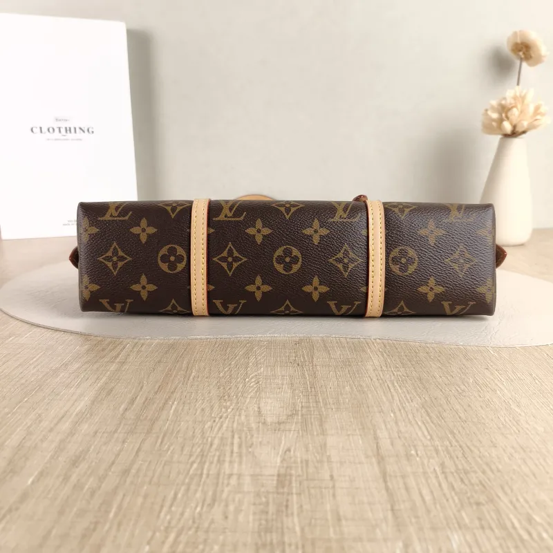 Louis Vuitton Shoulder Bag Squire East West Monogram PVC One Size 29 × 8 × 14 cm — cover view 5 of 6
