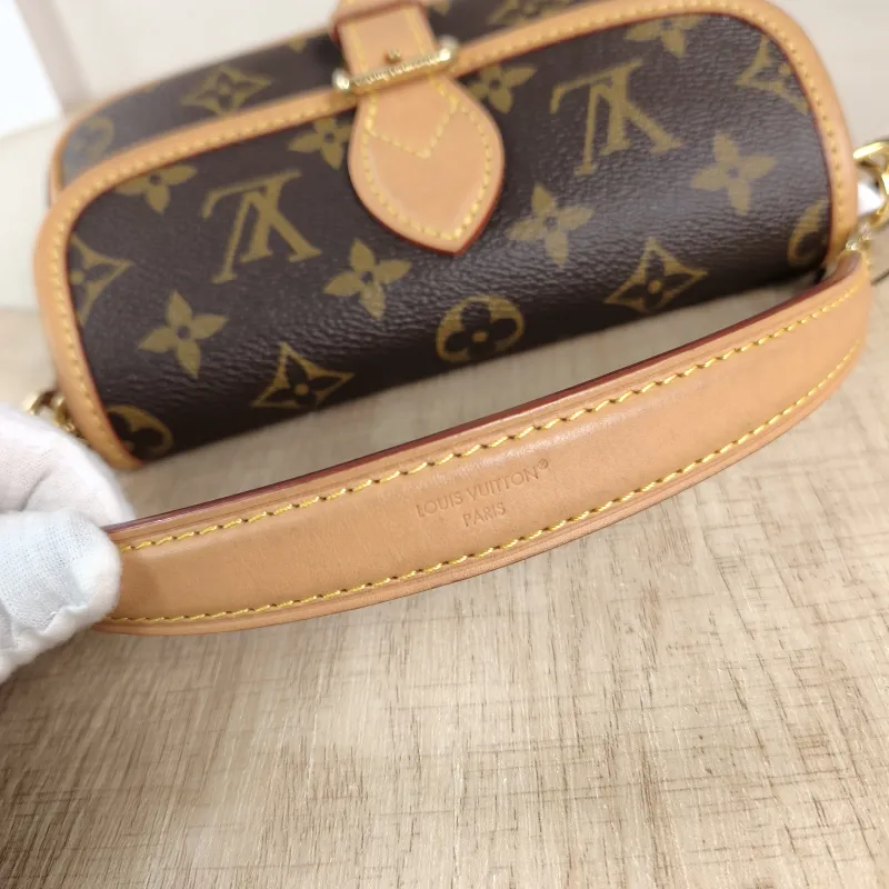 Louis Vuitton Crossbody Bag Diane Baguette Bag Monogram PVC nano 19 × 6 × 10.5 cm — detail view 13 of 13