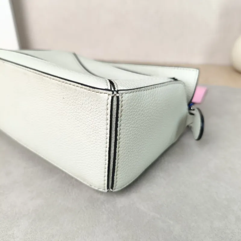 LOEWE Crossbody Bag Puzzle Green Calfskin Mini 18 × 8 × 12.5 cm — detail view 9 of 13